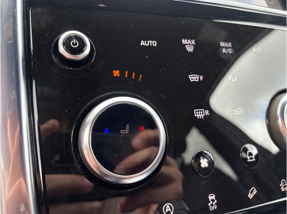 Used 2020 Land Rover Discovery Sport SE AWD/4WD image 33