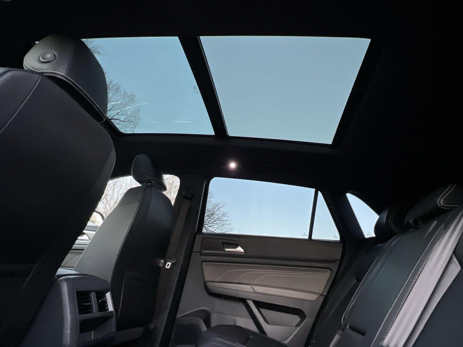 Used 2022 Volkswagen Atlas Cross Sport SE image 22