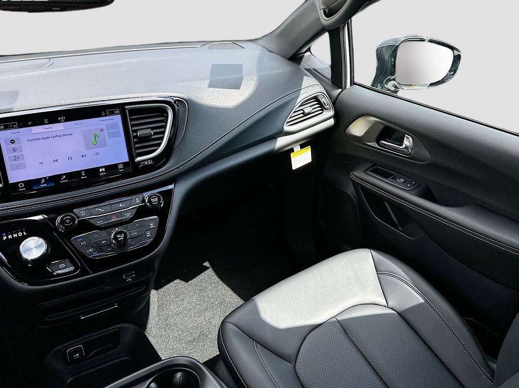 New 2026 Chrysler Pacifica Select image 30