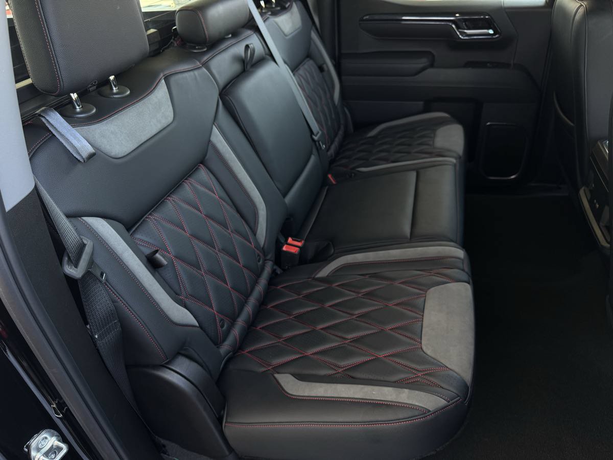 Used 2025 Chevrolet Silverado 1500 RST w/ Redline Edition AWD/4WD image 22