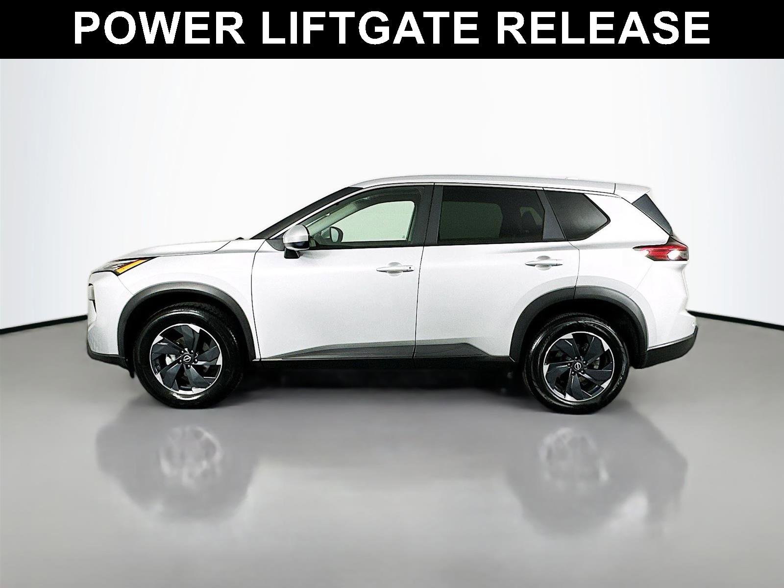 Used 2024 Nissan Rogue SV image 4