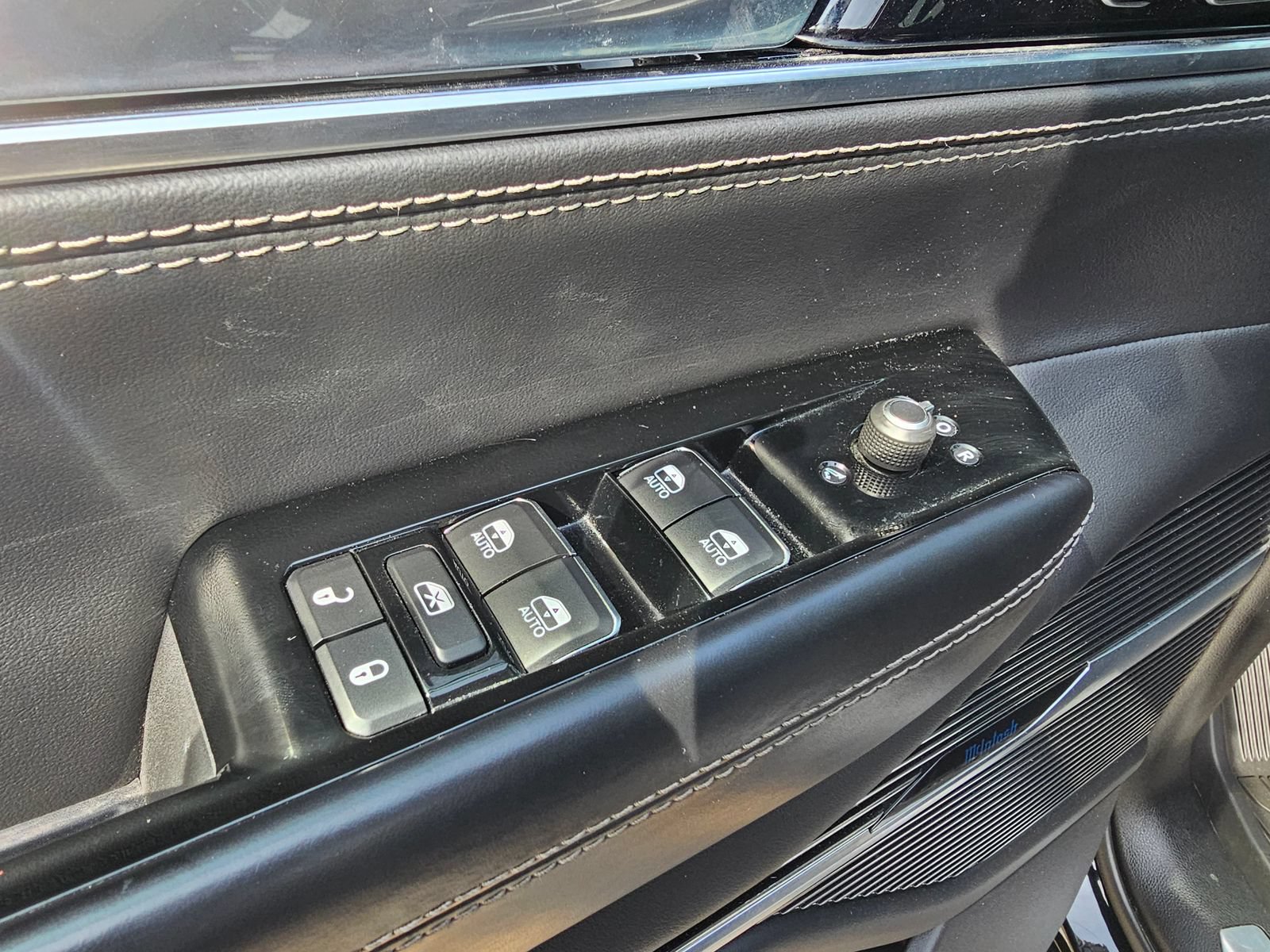 Used 2023 Jeep Grand Wagoneer Series II AWD/4WD image 11