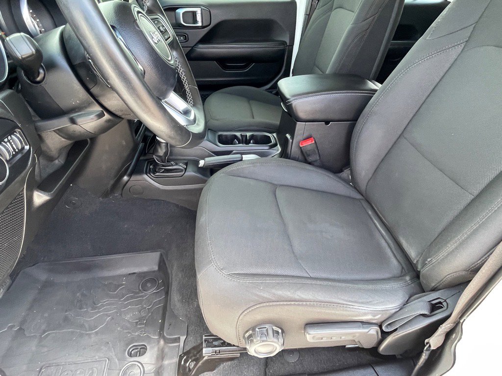 Used 2018 Jeep Wrangler Unlimited Sahara image 13