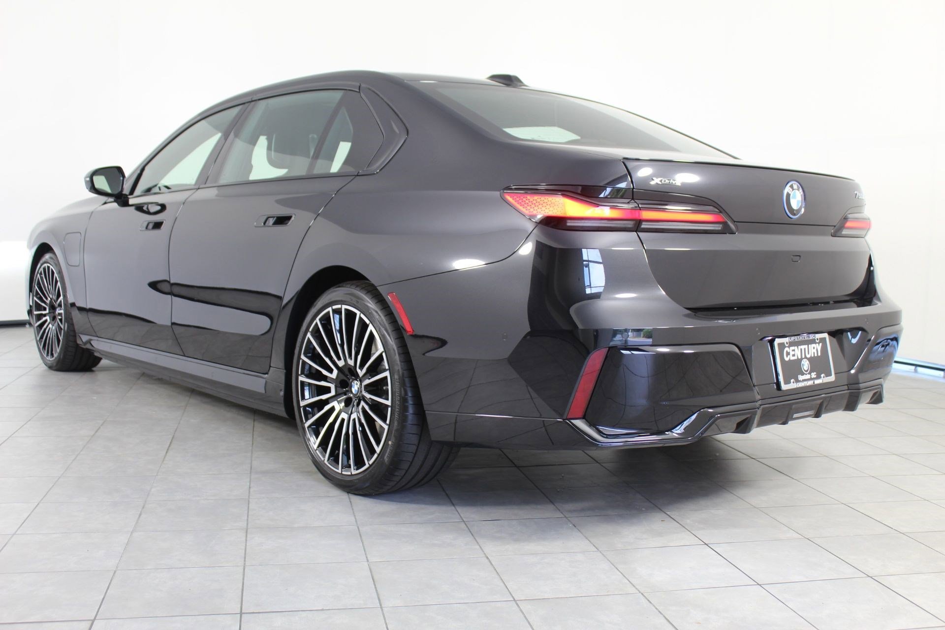 New 2026 BMW 750e xDrive w/ Executive Package image 3