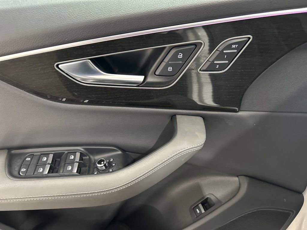 Used 2025 Audi Q7 3.0T Premium Plus image 12