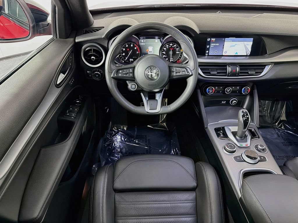 Used 2023 Alfa Romeo Stelvio Veloce AWD/4WD image 23