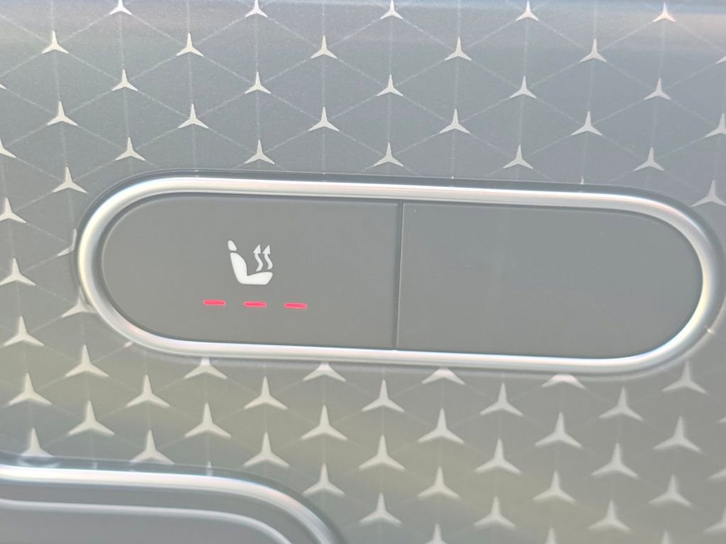 New 2025 Mercedes-Benz GLB 35 AMG 4MATIC image 6