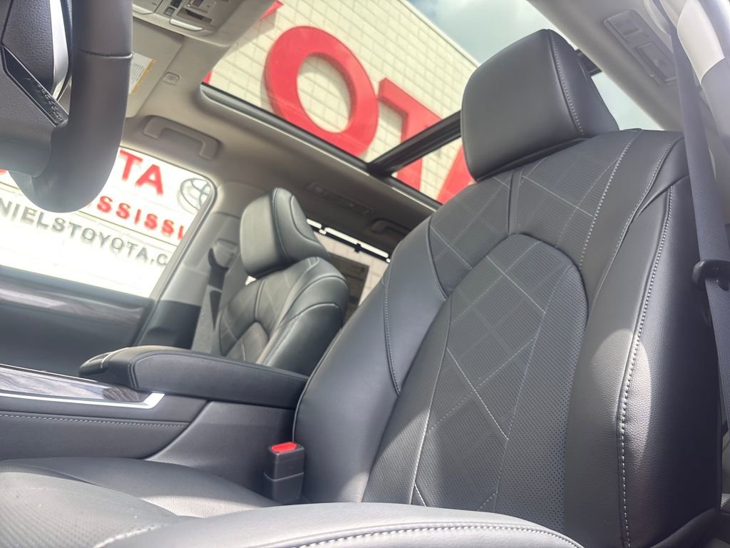New 2026 Toyota Highlander Platinum image 49