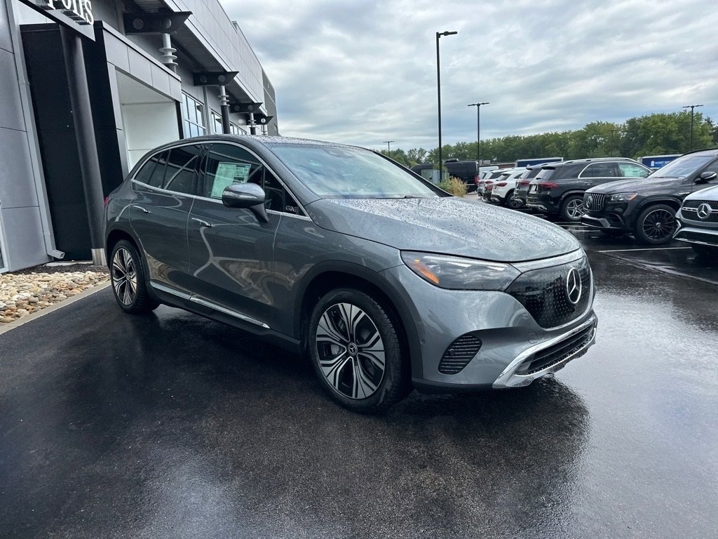 New 2026 Mercedes-Benz EQE 320 4MATIC SUV image 11