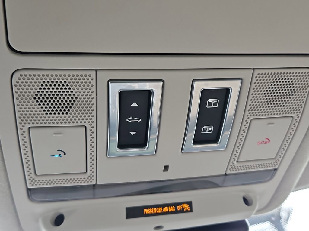 Used 2020 Jaguar XF Premium image 31