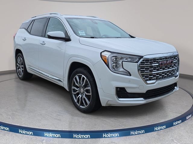 Used 2024 GMC Terrain Denali w/ Denali Premium Package AWD/4WD image 4