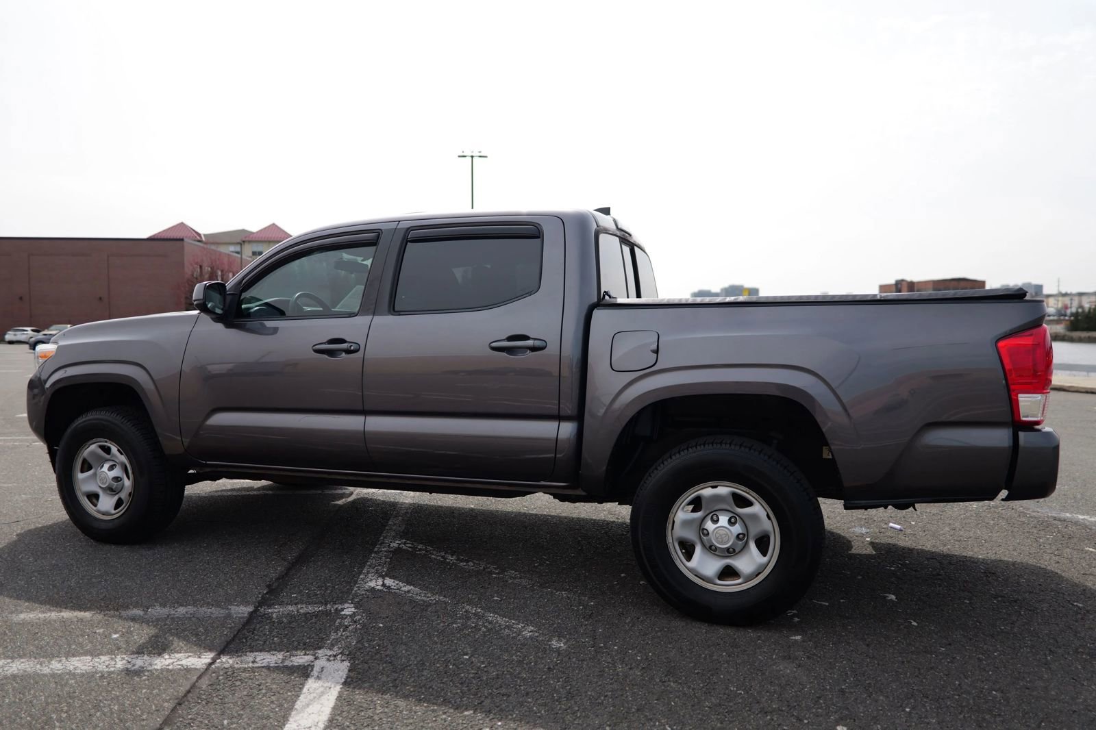 Used 2016 Toyota Tacoma SR RWD image 6