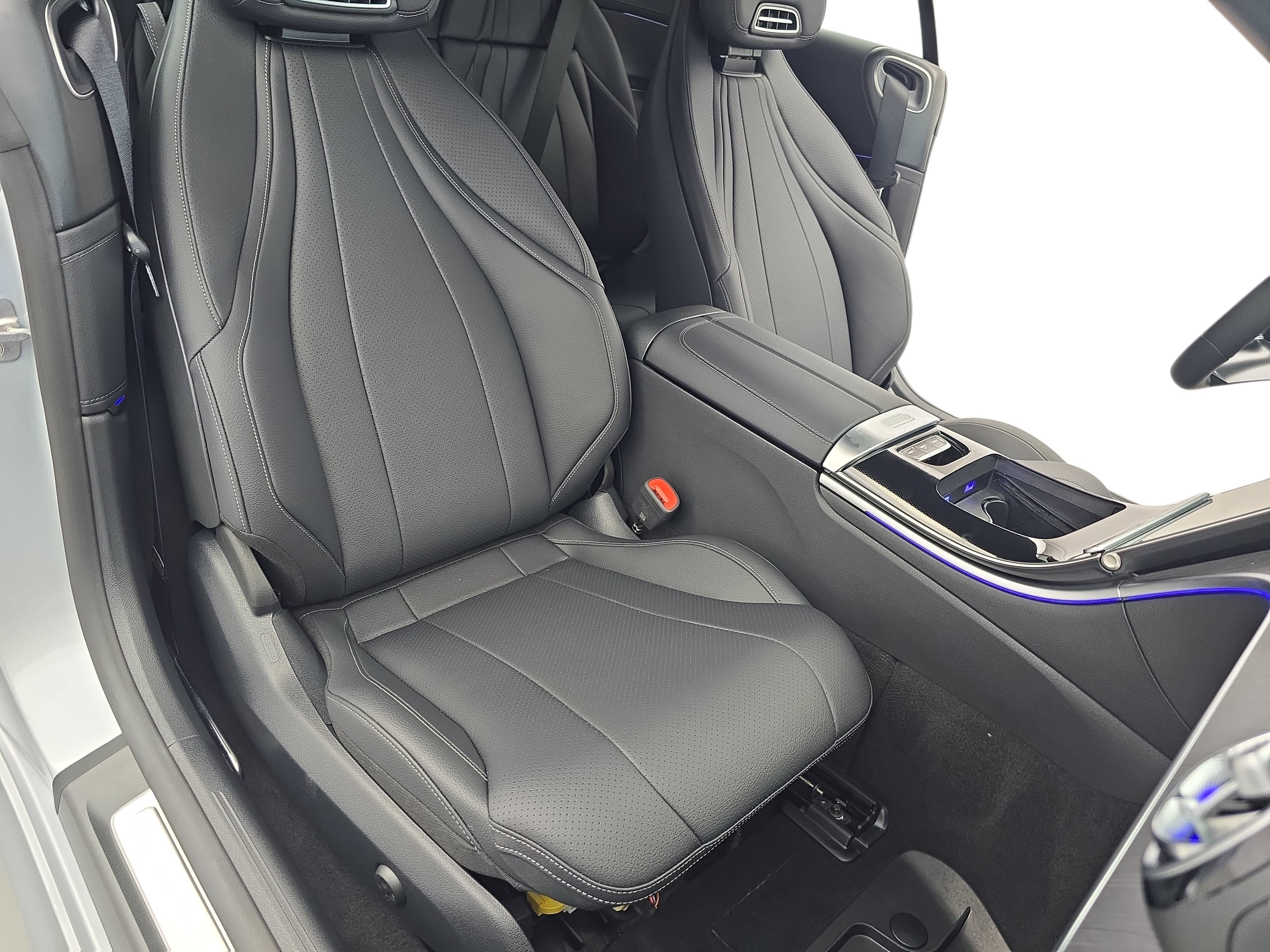 Certified 2026 Mercedes-Benz CLE 300 4MATIC Cabriolet image 9