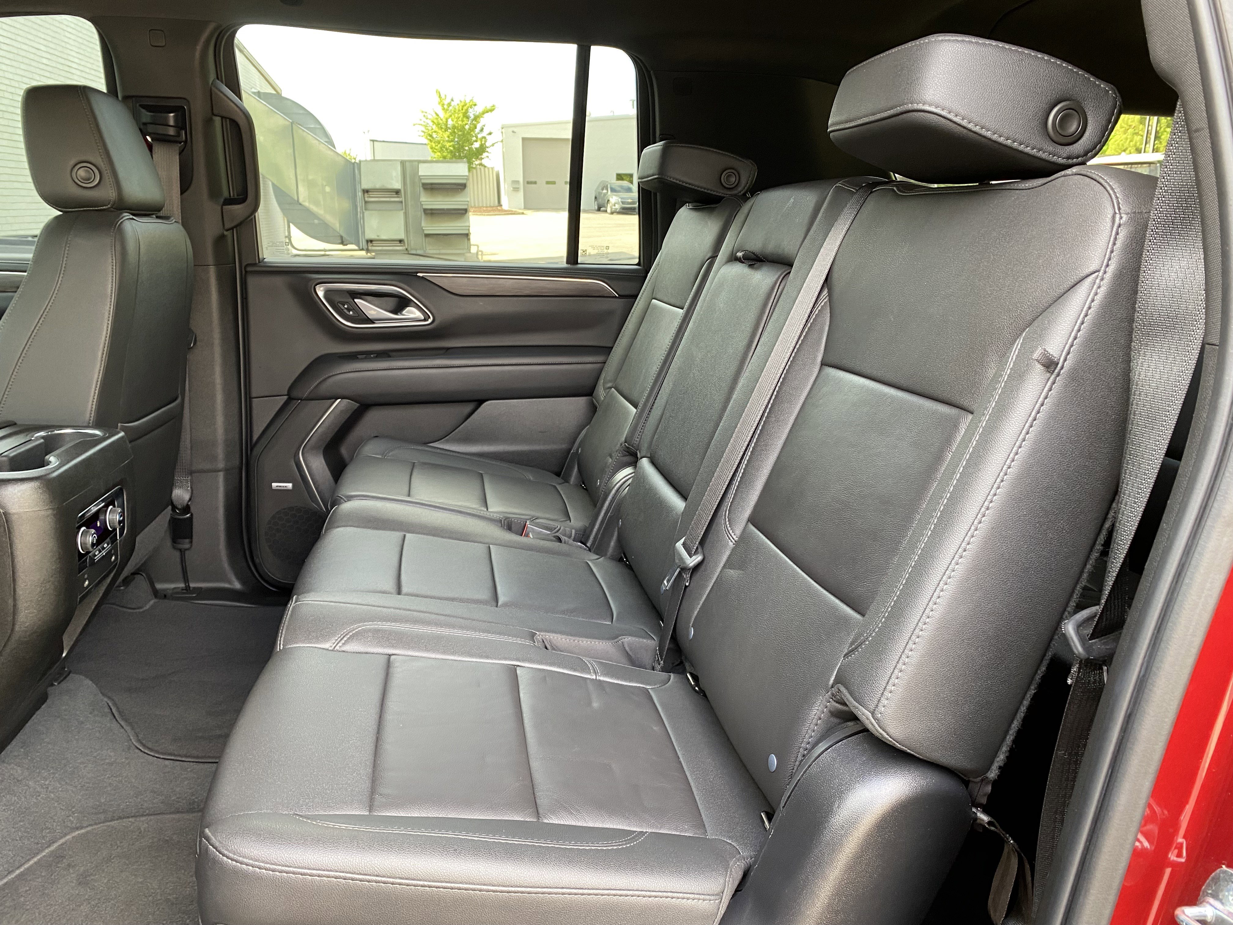 Used 2022 Chevrolet Suburban Z71 AWD/4WD image 36