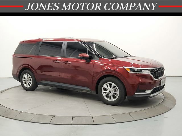 Used 2023 Kia Carnival LX FWD image 1
