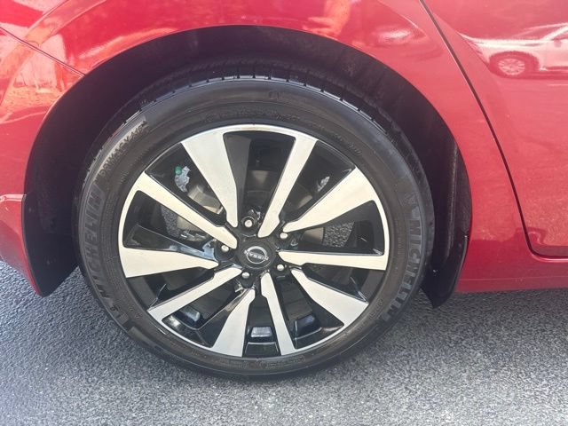 Used 2025 Nissan Sentra SV w/ SV Premium Package FWD image 9