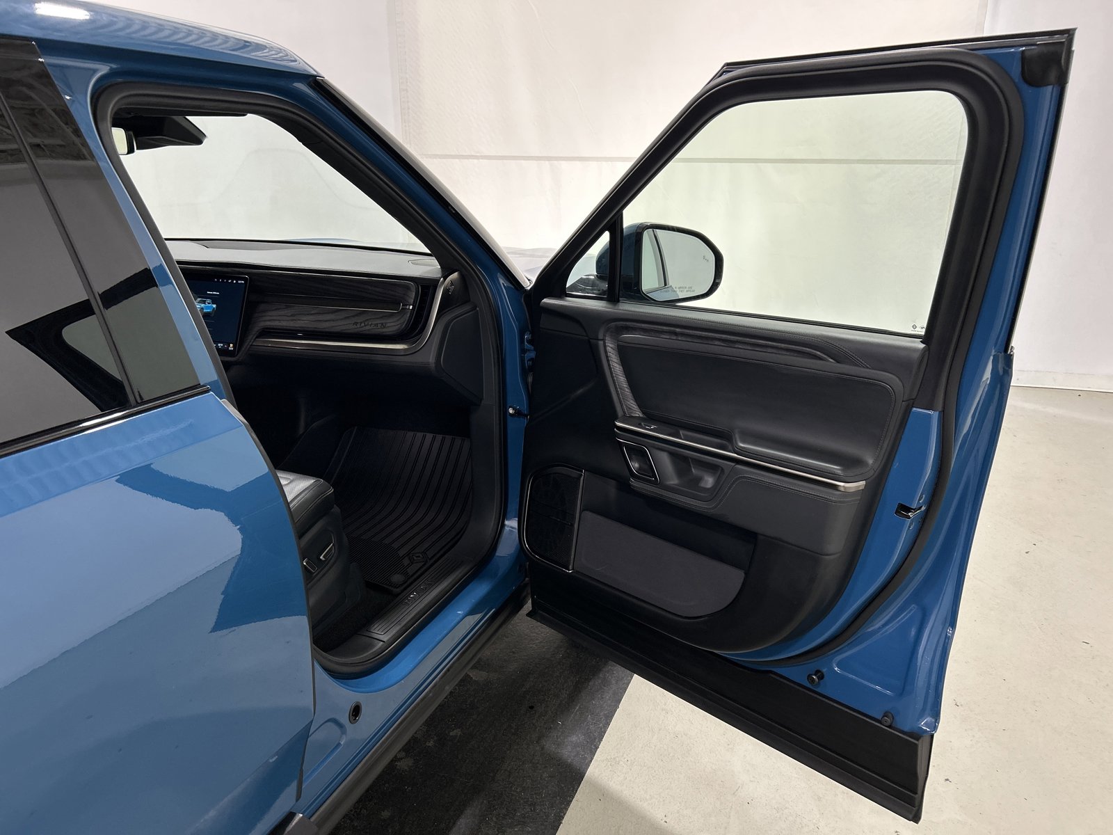 Used 2022 Rivian R1T Adventure AWD/4WD image 18