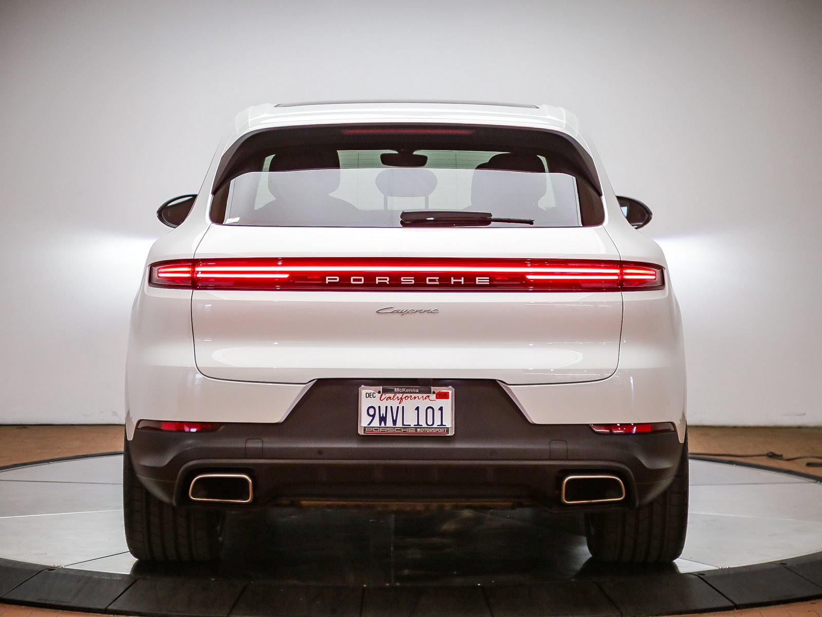 Certified 2025 Porsche Cayenne AWD/4WD image 6