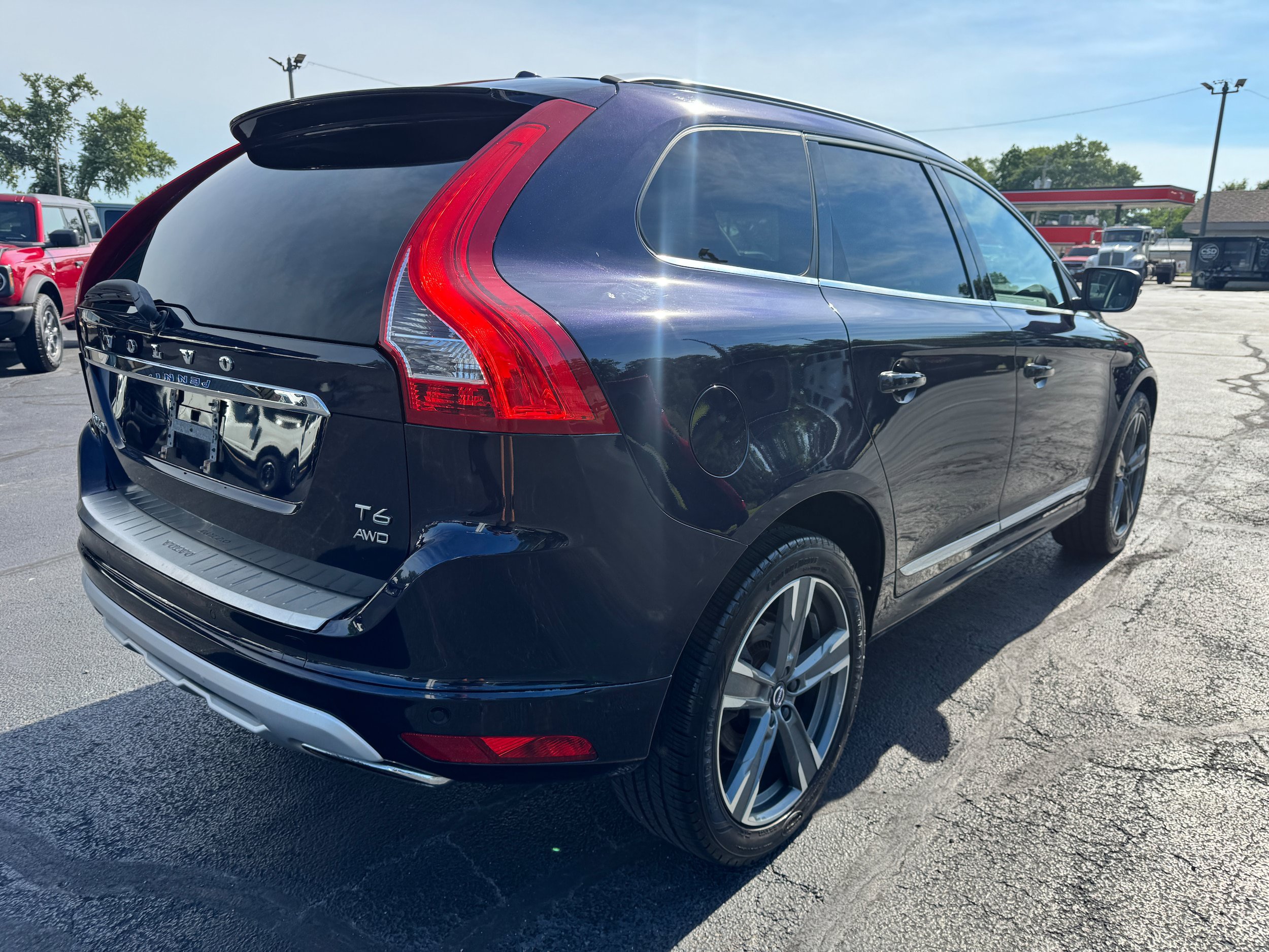 Used 2017 Volvo XC60 T6 Dynamic w/ Advanced Package AWD/4WD image 7
