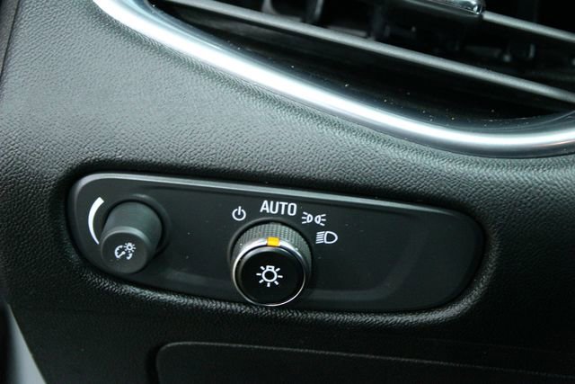 Used 2021 Chevrolet Malibu LT FWD image 13