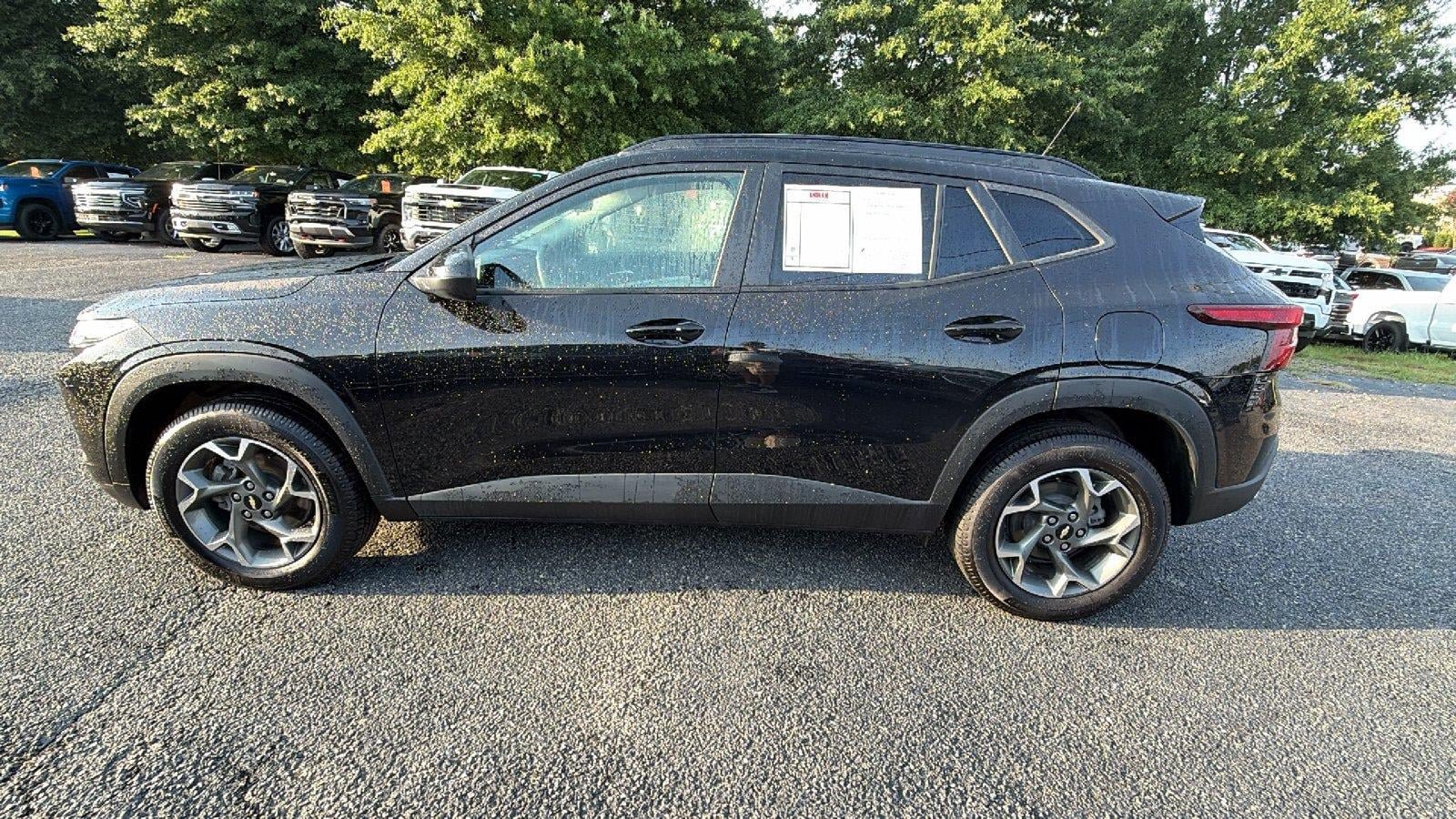 Used 2024 Chevrolet Trax LT w/ Driver Confidence Package FWD image 11