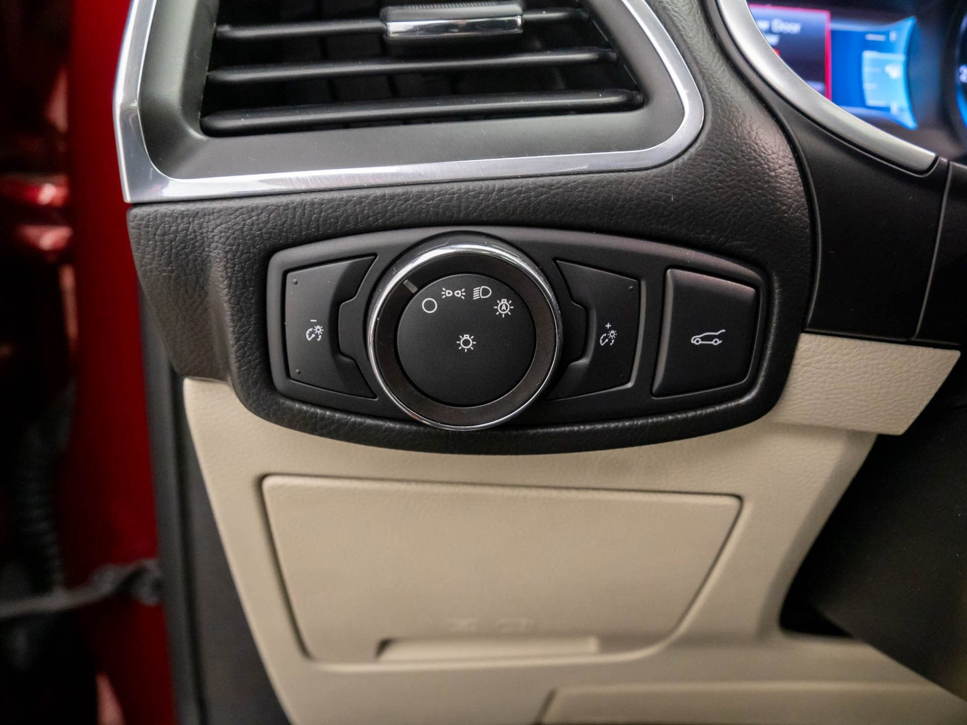 Used 2018 Ford Edge Titanium w/ Equipment Group 301A image 20