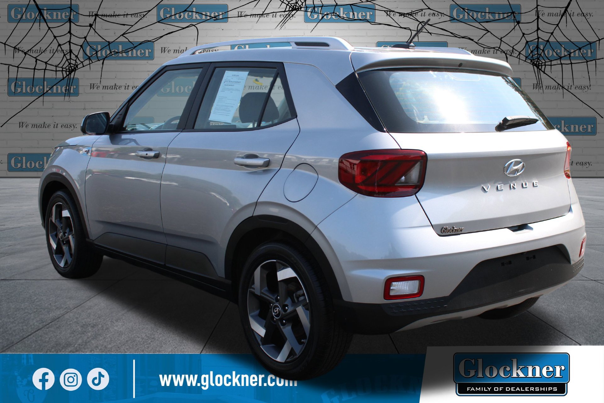 Used 2025 Hyundai Venue SEL FWD image 8