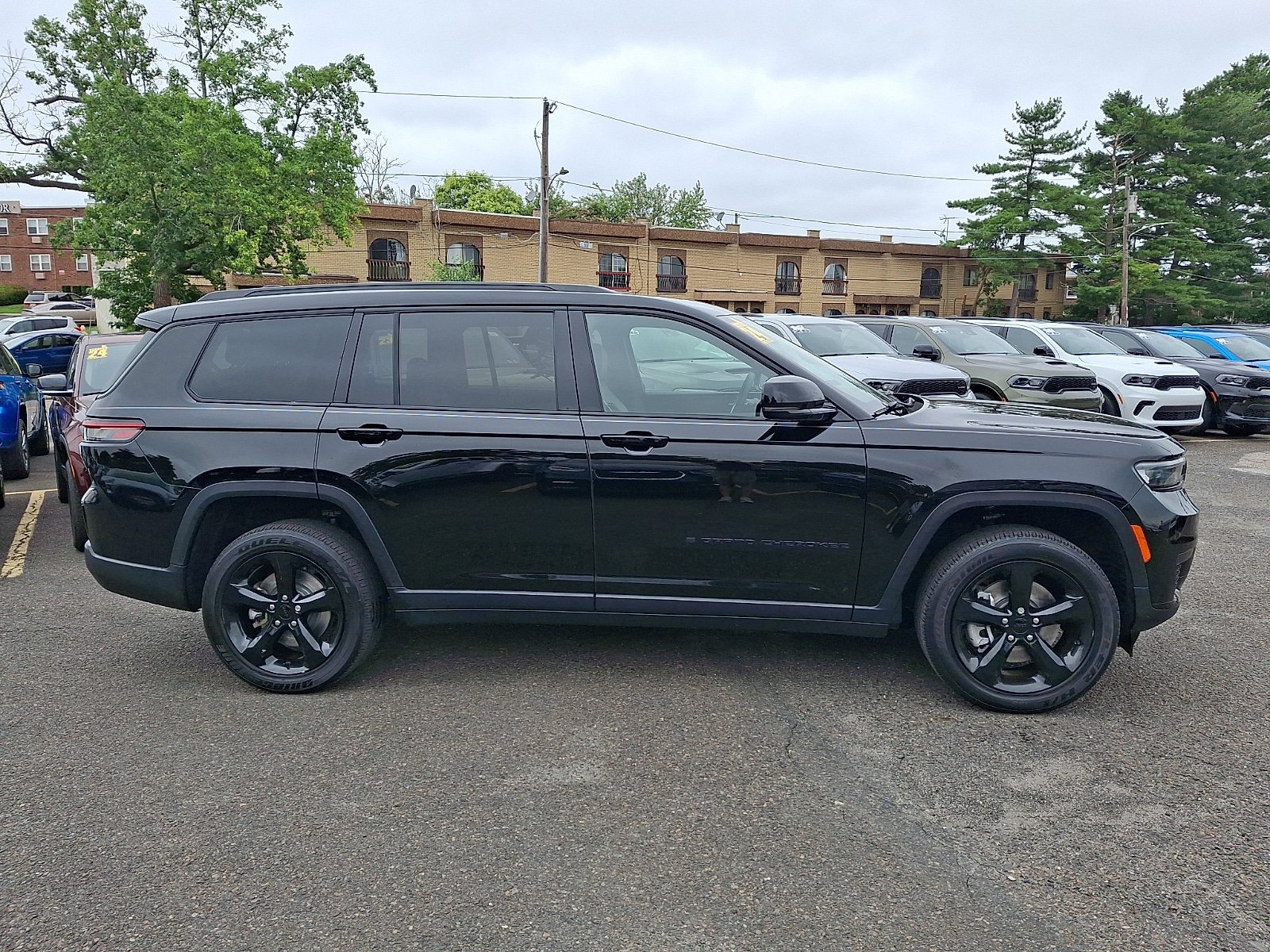 Used 2024 Jeep Grand Cherokee L Altitude AWD/4WD image 7