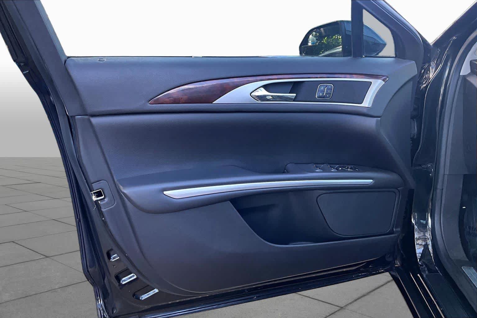 Used 2014 Lincoln MKZ FWD image 22