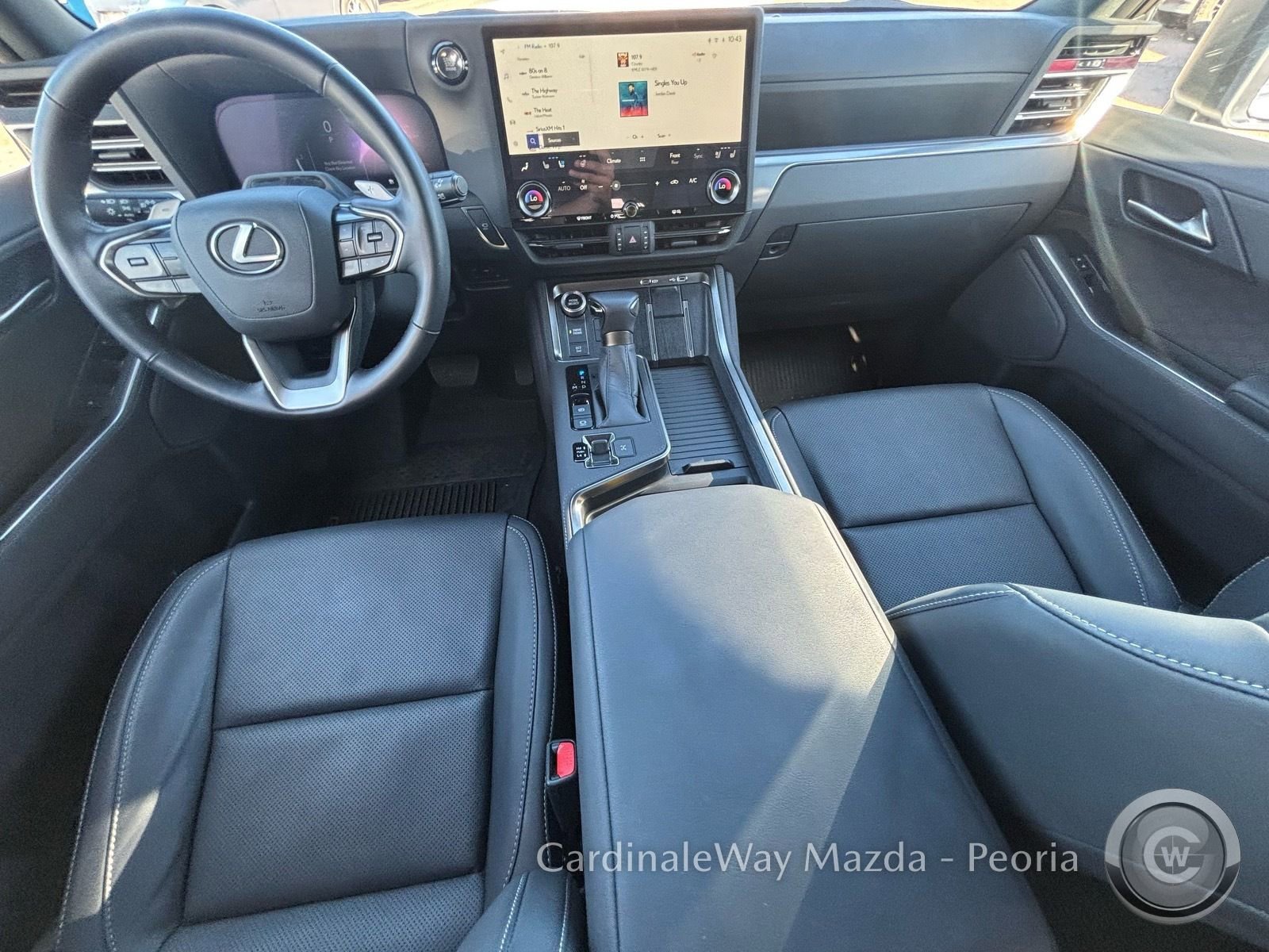 Used 2025 Lexus GX 550 w/ Accessory Package (31) image 29