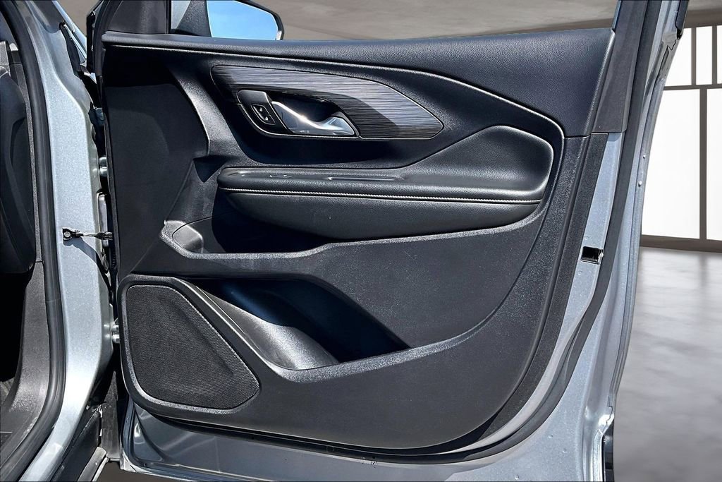 Used 2024 GMC Terrain SLE image 25