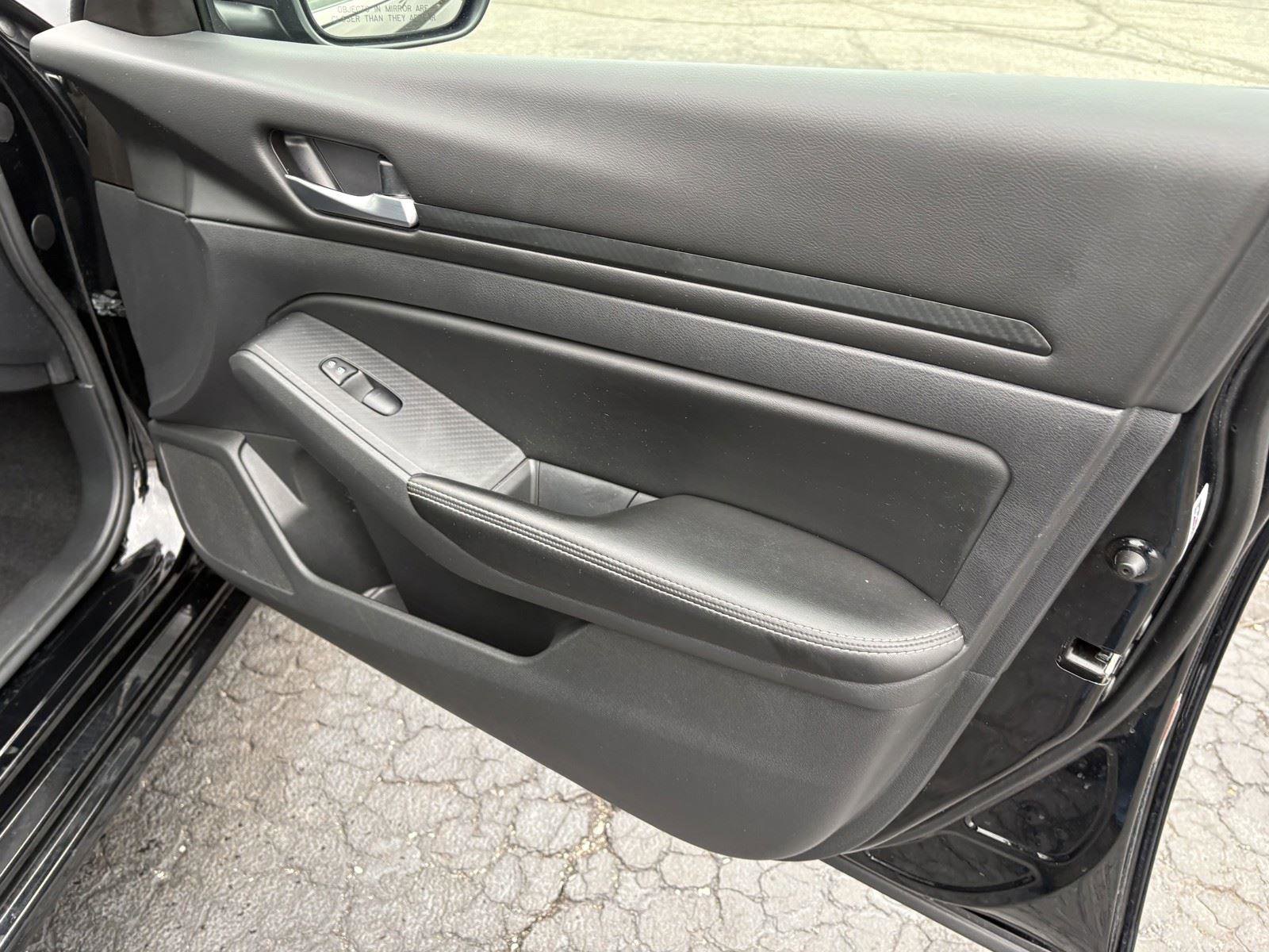 Used 2024 Nissan Altima 2.5 SV image 11