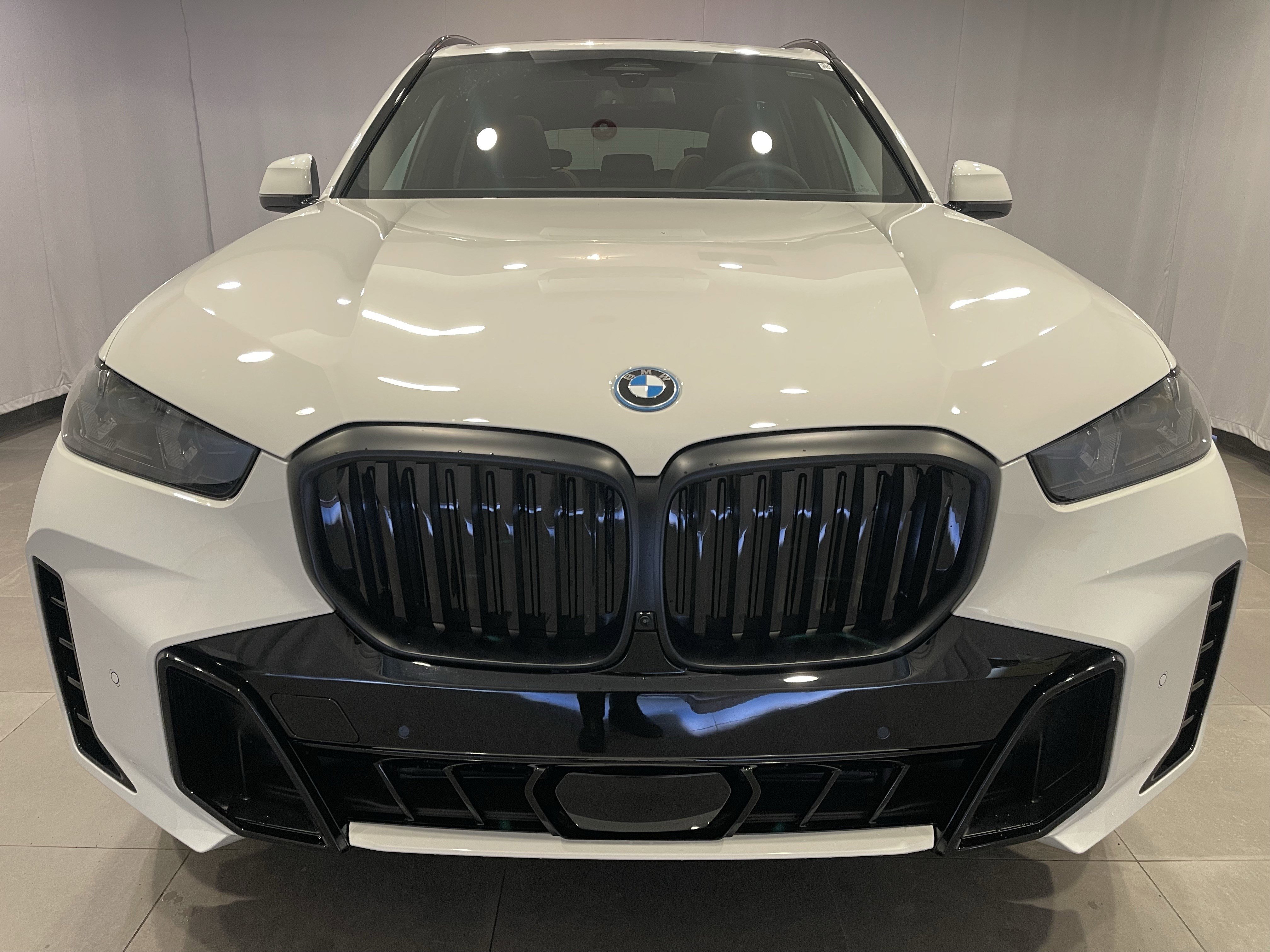 New 2026 BMW X5 xDrive50e w/ M Sport Package AWD/4WD image 2