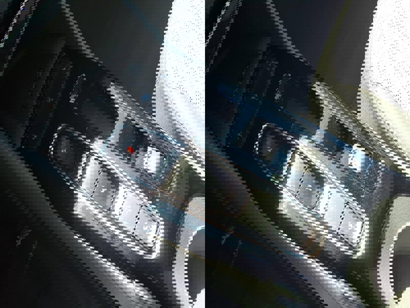 Used 2022 Chevrolet Bolt EUV Premier w/ Launch Edition FWD image 17