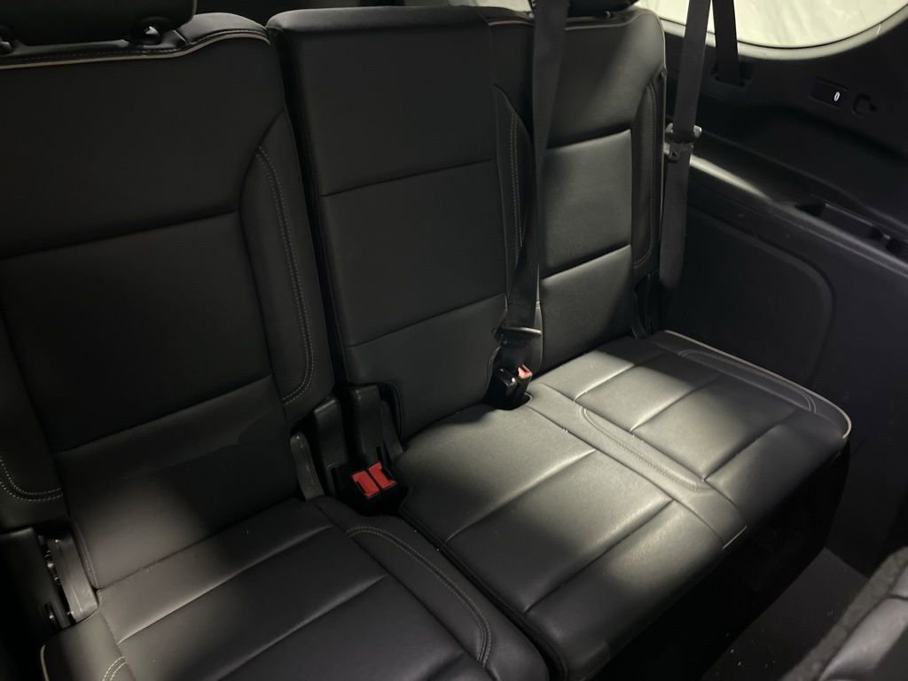 Used 2024 Chevrolet Suburban Premier image 17