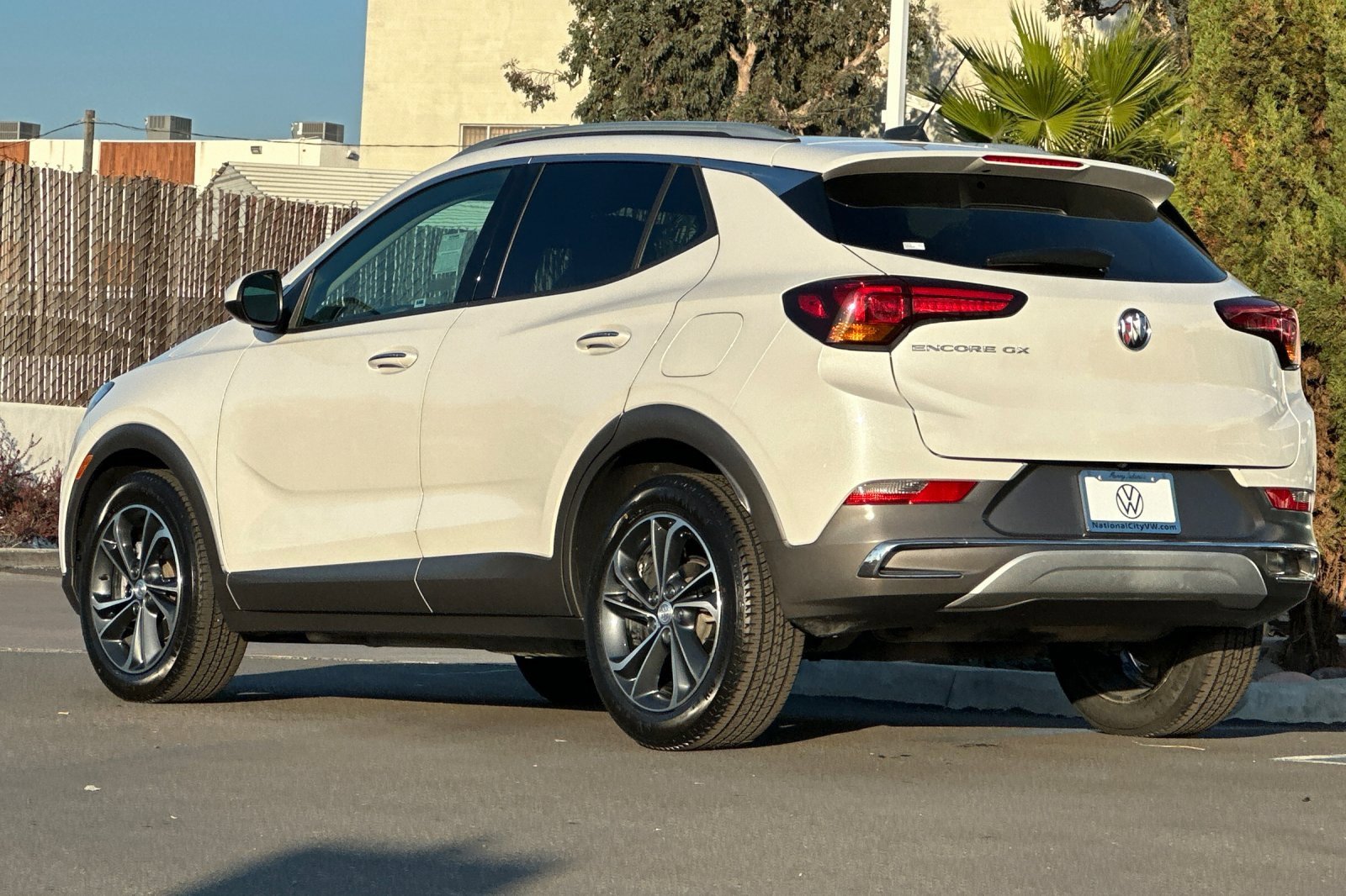 Used 2020 Buick Encore GX Essence image 6