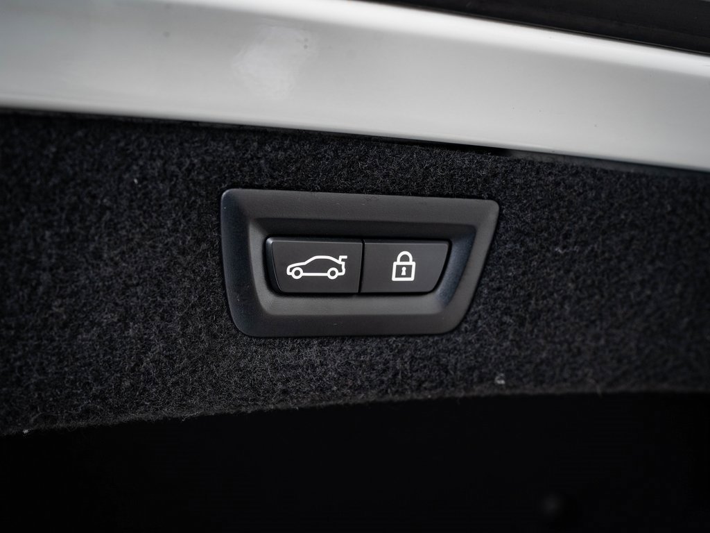 Used 2022 BMW M8 Competition w/ M Carbon Exterior Package image 40