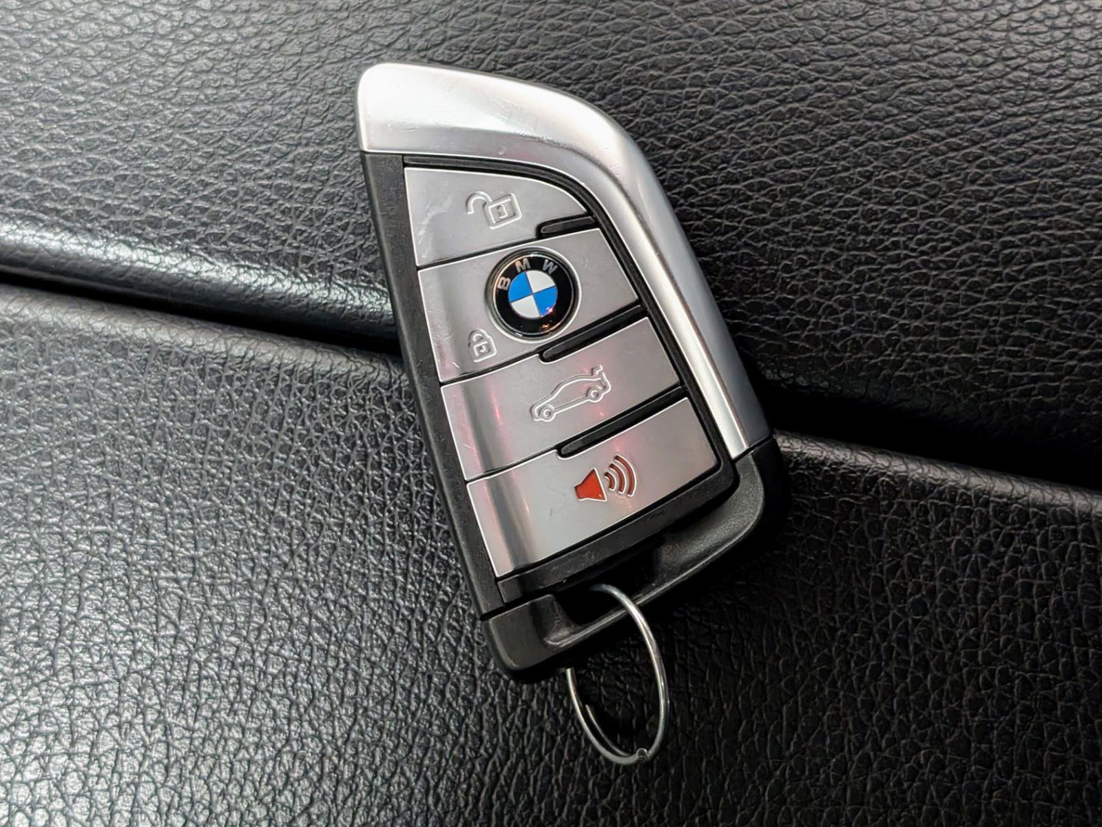 Used 2022 BMW M550i xDrive image 41