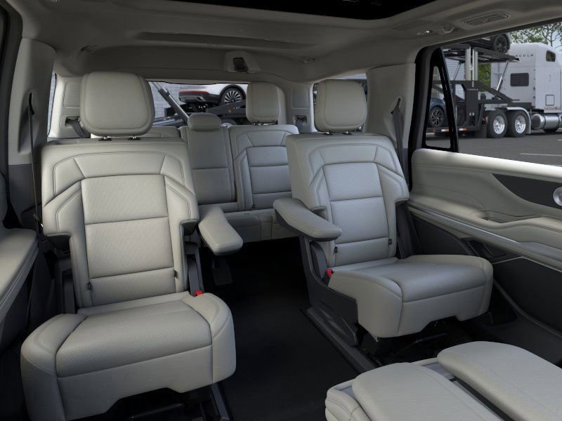 New 2026 Lincoln Navigator Reserve w/ Jet Appearance Package AWD/4WD image 11