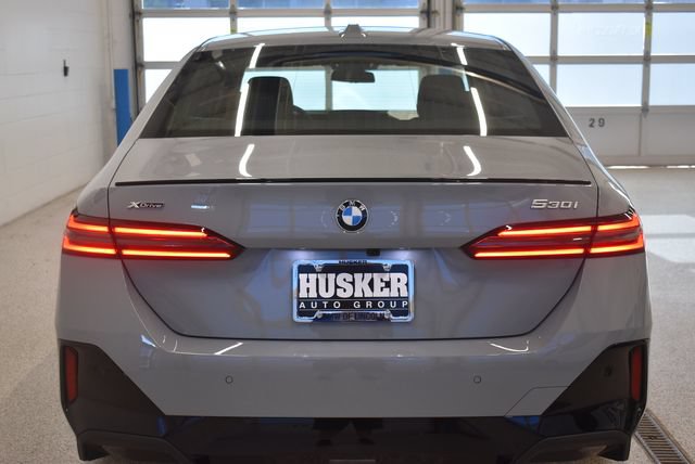 New 2027 BMW 530i xDrive w/ M Sport Package AWD/4WD image 11