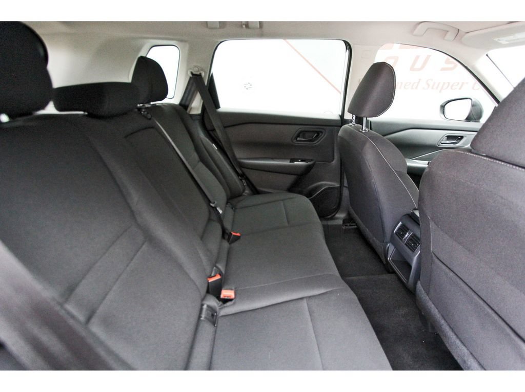 Used 2025 Nissan Rogue S FWD image 10