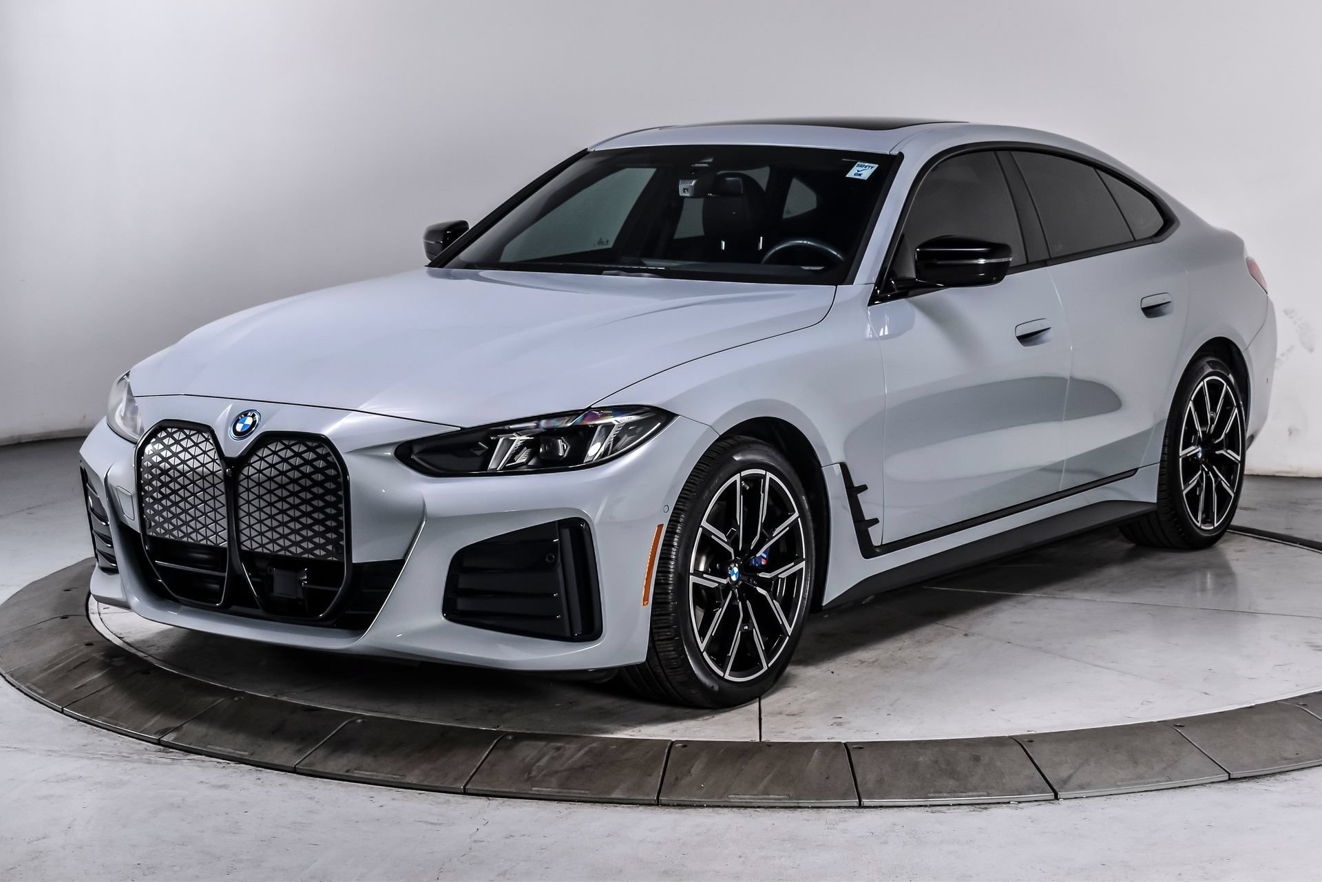 Used 2025 BMW i4 xDrive40i w/ M Sport Package AWD/4WD image 2