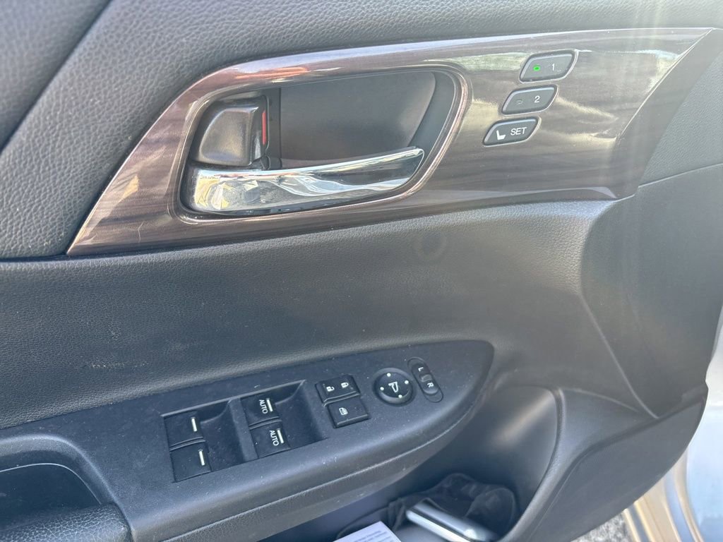 Used 2017 Honda Accord EX-L image 17