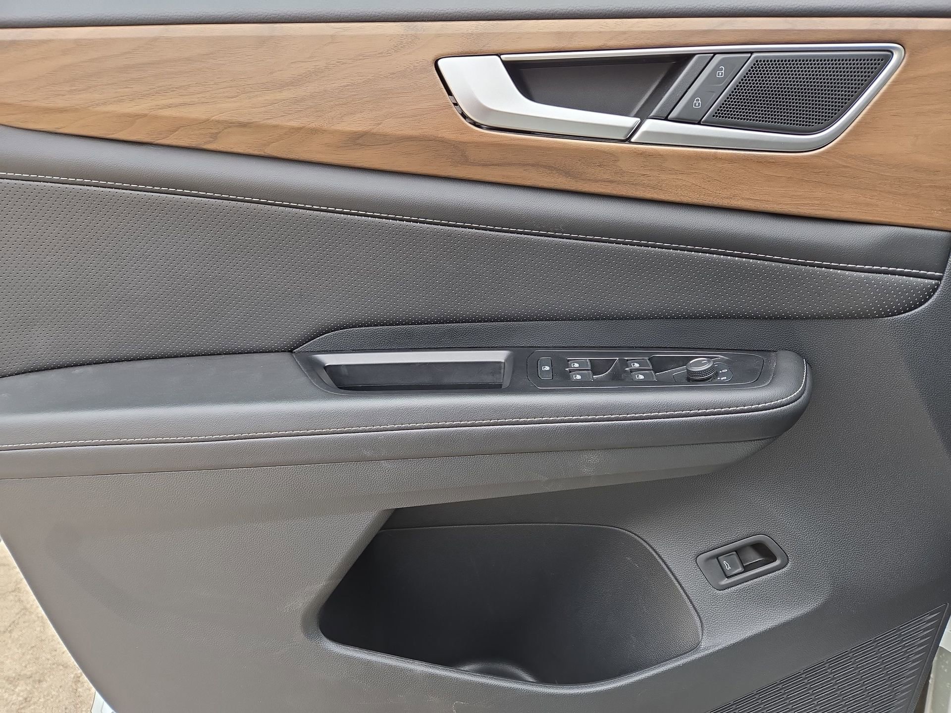 Used 2025 Volkswagen Atlas SE FWD image 15