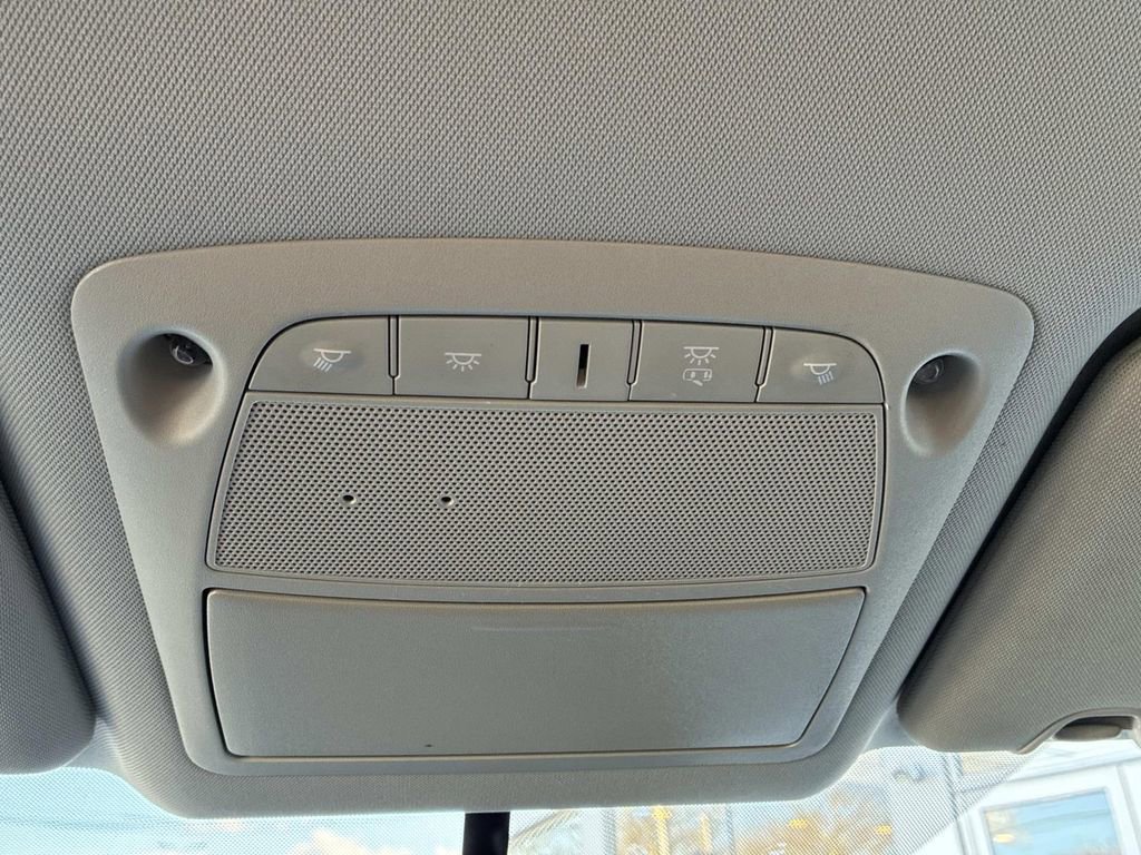 Used 2017 Nissan Rogue SV image 35