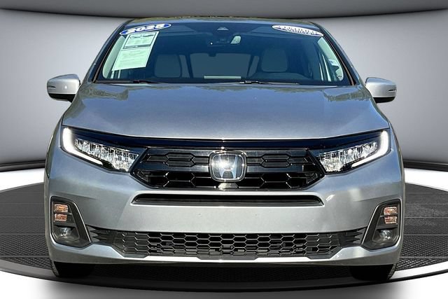 Used 2025 Honda Odyssey Touring image 2