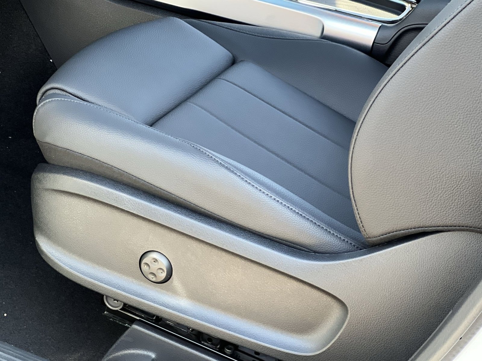 New 2026 Mercedes-Benz GLB 250 4MATIC image 12