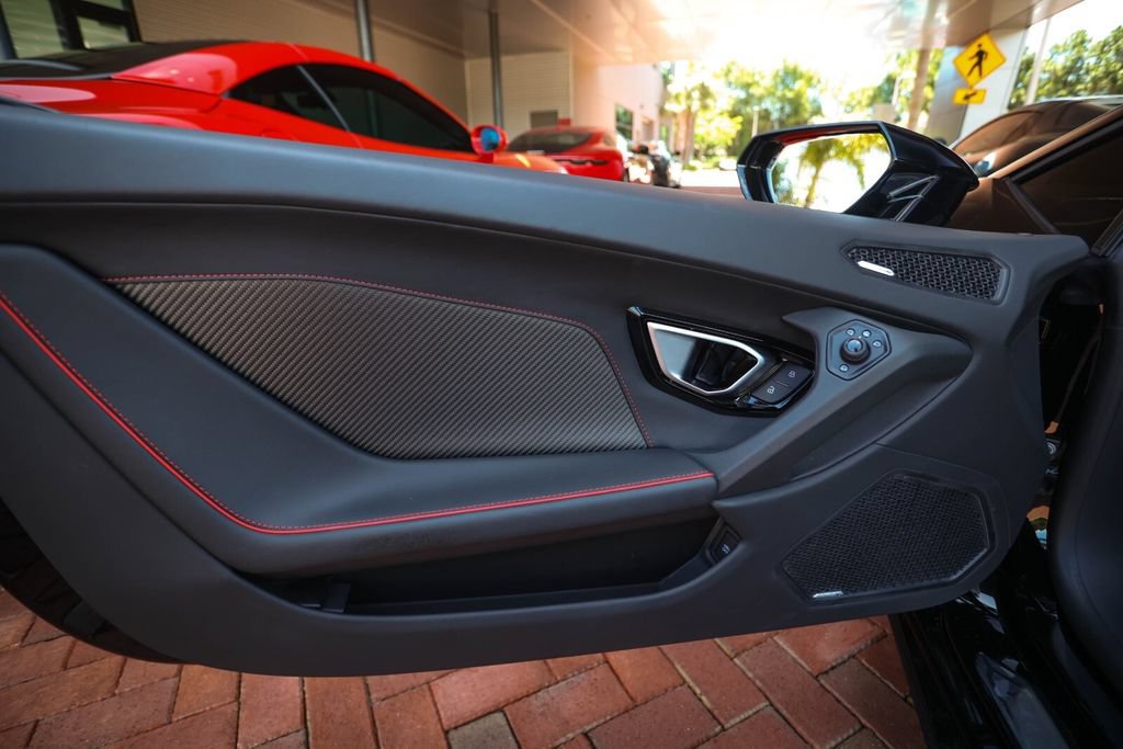 Used 2020 Lamborghini Huracan EVO RWD image 46