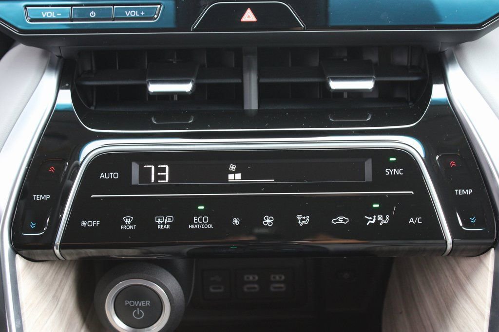 Used 2024 Toyota Venza XLE AWD/4WD image 18