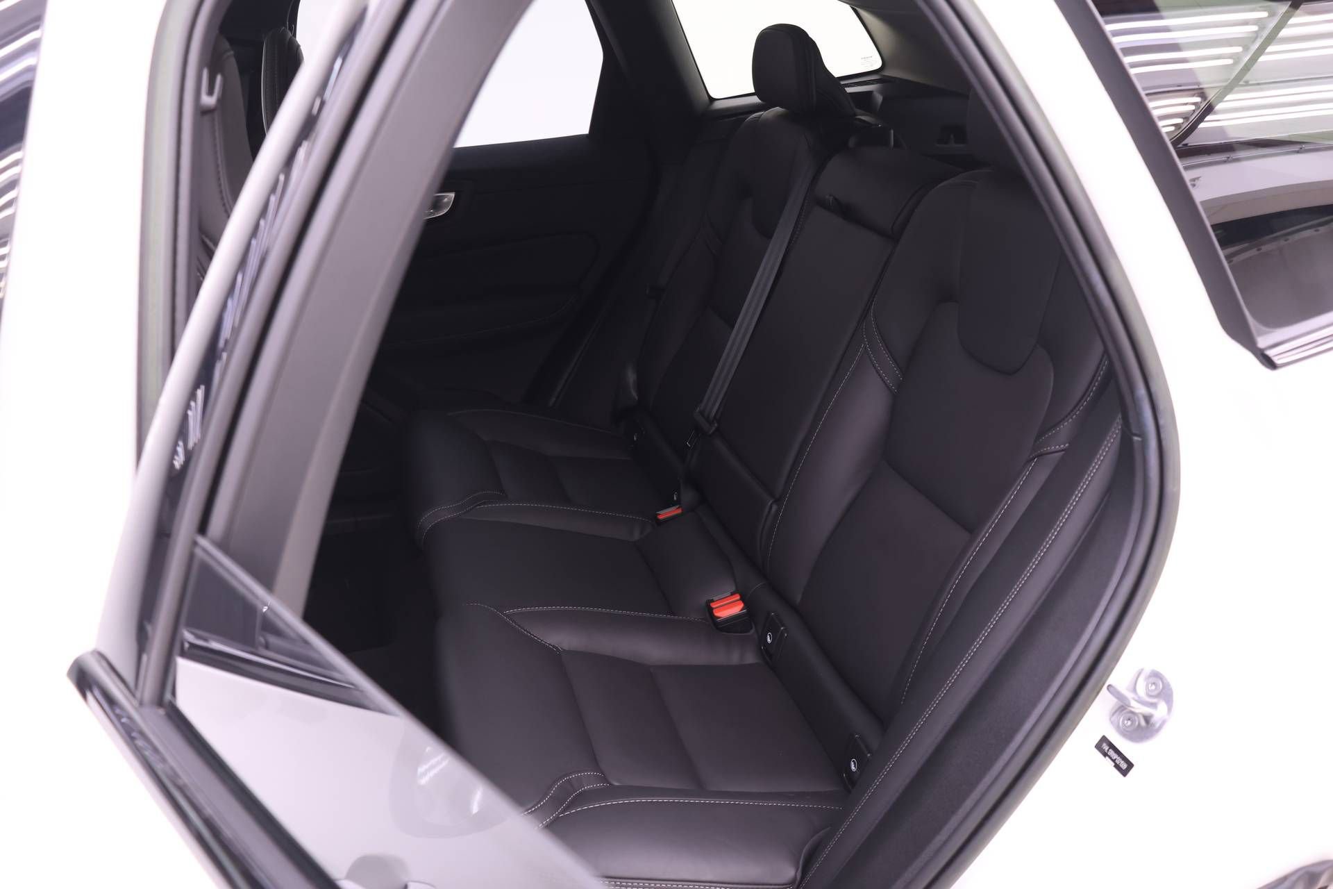Used 2023 Volvo XC60 B5 Ultimate w/ Climate Package AWD/4WD image 14
